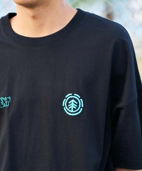 ELEMENT（エレメント）の「ELEMENT メンズ TAG 3 SS Tシャツ 【2025年春夏モデル】/エレメントバックプリント半袖Tシャツ（Tシャツ/カットソー・メンズ・スミクロ/ブラック/ホワイト・X-LARGE/LARGE/MEDIUM）」の9枚目の写真