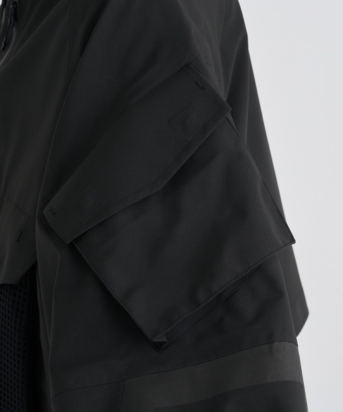 WHITE MOUNTAINEERING(ホワイトマウンテニアリング)の「【White Mountaineering / ホワイトマウンテニアリング】GORE-TEX LUGGAGE JACKET(マウンテンパーカー・メンズ・ブラック・0/1/2)」の20枚目の写真