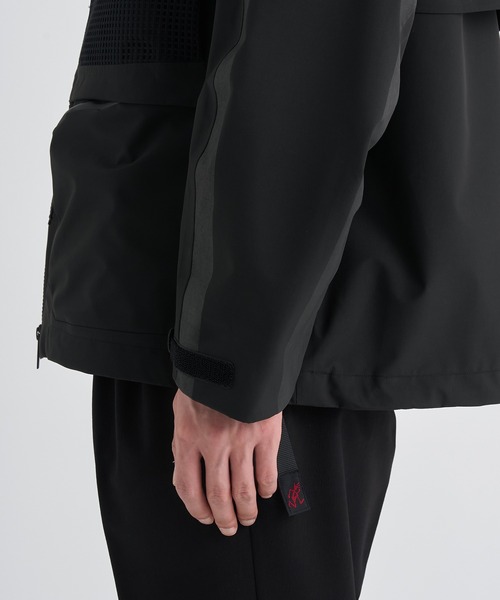 WHITE MOUNTAINEERING(ホワイトマウンテニアリング)の「【White Mountaineering / ホワイトマウンテニアリング】GORE-TEX LUGGAGE JACKET(マウンテンパーカー・メンズ・ブラック・0/1/2)」の13枚目の写真