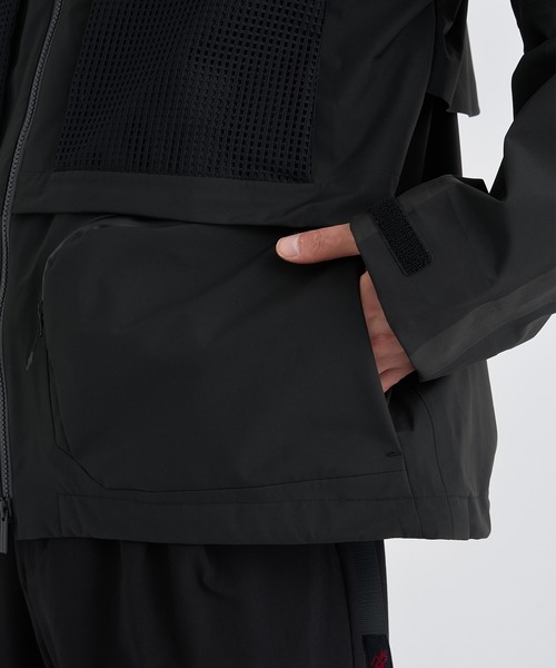 WHITE MOUNTAINEERING(ホワイトマウンテニアリング)の「【White Mountaineering / ホワイトマウンテニアリング】GORE-TEX LUGGAGE JACKET(マウンテンパーカー・メンズ・ブラック・0/1/2)」の16枚目の写真