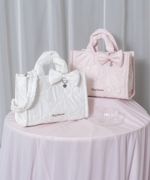 Honey Cinnamon(ハニーシナモン)の「リボンチャーム付きキルティングバッグ(ショルダーバッグ・レディース・ホワイト/ピンク・FREE)」の3枚目の写真