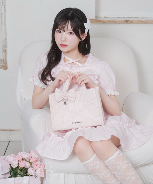 Honey Cinnamon(ハニーシナモン)の「リボンチャーム付きキルティングバッグ(ショルダーバッグ・レディース・ホワイト/ピンク・FREE)」の5枚目の写真