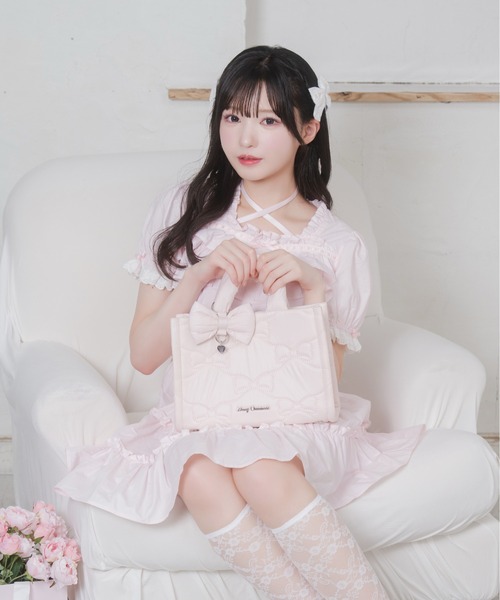 Honey Cinnamon(ハニーシナモン)の「リボンチャーム付きキルティングバッグ(ショルダーバッグ・レディース・ホワイト/ピンク・FREE)」の6枚目の写真