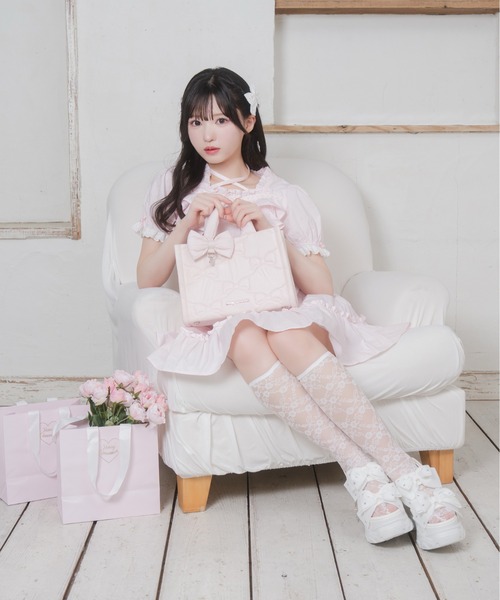 Honey Cinnamon(ハニーシナモン)の「リボンチャーム付きキルティングバッグ(ショルダーバッグ・レディース・ホワイト/ピンク・FREE)」の7枚目の写真