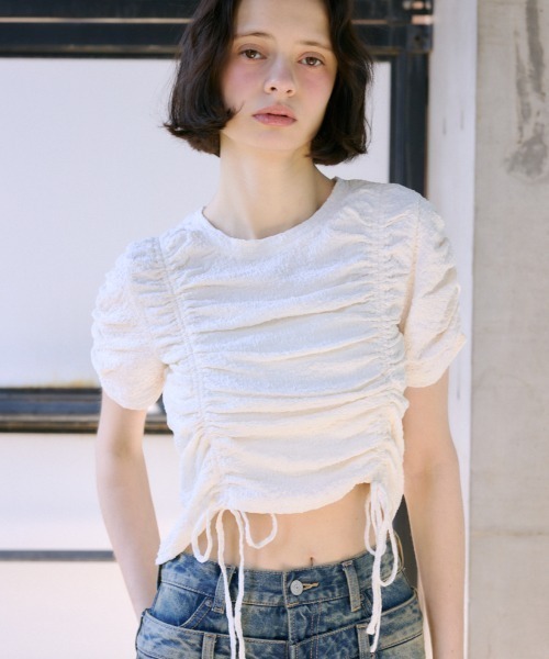 SLY(スライ)の「SHIRRING CUT TOPS シャーリング カット トップス 夏服 半袖(Tシャツ/カットソー・レディース・オフホワイト/ブラック/ライトブルー・FREE)」の11枚目の写真
