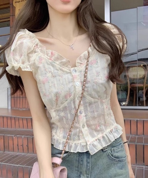gossip!ロサンゼルス(ゴシップロサンゼルス)の「Y2K風 【夏新作】レトロ 小花柄レース パフスリーブ トップス(Tシャツ/カットソー・レディース・オフホワイト・FREE)」の1枚目の写真