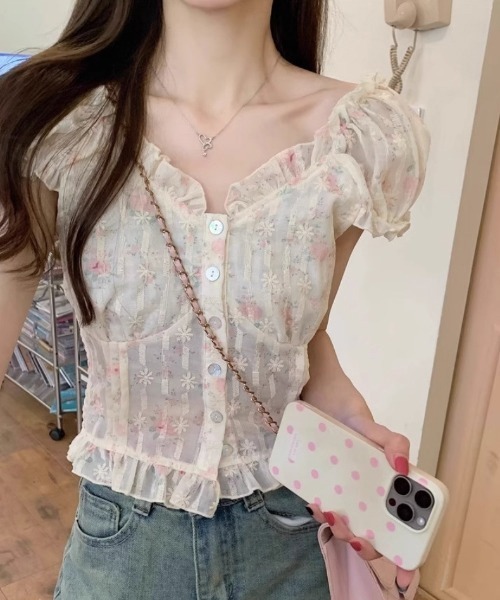 gossip!ロサンゼルス(ゴシップロサンゼルス)の「Y2K風 【夏新作】レトロ 小花柄レース パフスリーブ トップス(Tシャツ/カットソー・レディース・オフホワイト・FREE)」の5枚目の写真