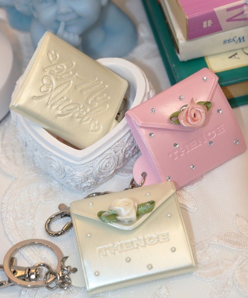 THENCE（デンス）の「THENCE／ミニアルバムキーホルダー（ステーショナリー・レディース・ピンク/クリーム・0）」の4枚目の写真