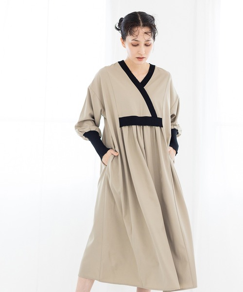 OSMOSIS（オズモーシス）の「切替ギャザーワンピース（ワンピース・レディース・その他/ベージュ/ブラック・ONE SIZE）」の2枚目の写真