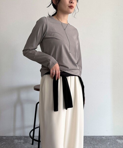 fredy emue(フレディエミュ)の「ハイツイストコットンコンパクトロンTシャツ(Tシャツ/カットソー・レディース・ホワイト系その他/イエロー/ブラック/グレイッシュベージュ/オフホワイト・38)」の6枚目の写真