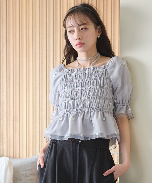 フラワー刺繍シャーリングプルオーバー（シャツ/ブラウス