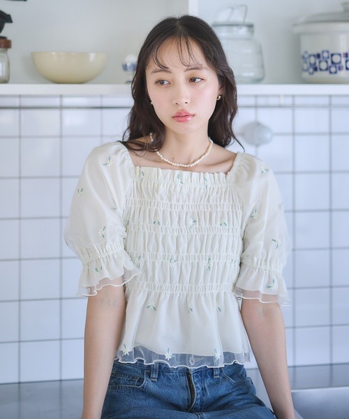 フラワー刺繍シャーリングプルオーバー（シャツ/ブラウス