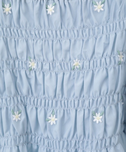 earth music&ecology（アースミュージックアンドエコロジー）の「フラワー刺繍シャーリングプルオーバー（シャツ/ブラウス・レディース・アイボリー/サックスブルー/ライトグレー・FREE）」の13枚目の写真