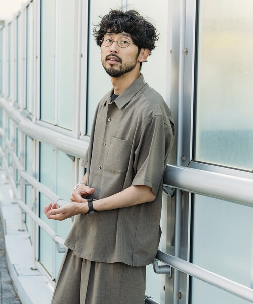 FREAK'S STORE（フリークスストア）の「FREAK’S STORE/フリークスストア Reflax 機能性素材 リラックスフィット ストライプ オープンカラーシャツ ショートスリーブ/吸水速乾/イージーケア/UVカット/接触冷感/エコ素材/ストレ（シャツ/ブラウス・メンズ・オフホワイト/オリーブ・SMALL/MEDIUM/LARGE）」の5枚目の写真