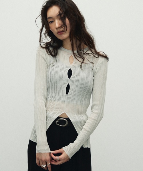 Lutim by u(ルチバイユー)の「Sherbet Touch Front Hole Random Rib Knit / シャーベットタッチフロントホールランダムリブニット(ニット/セーター・レディース・ホワイト/ブラック/グレイッシュベージュ・FREE)」の3枚目の写真