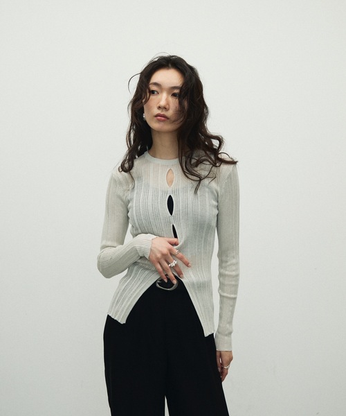 Lutim by u(ルチバイユー)の「Sherbet Touch Front Hole Random Rib Knit / シャーベットタッチフロントホールランダムリブニット(ニット/セーター・レディース・ホワイト/ブラック/グレイッシュベージュ・FREE)」の10枚目の写真