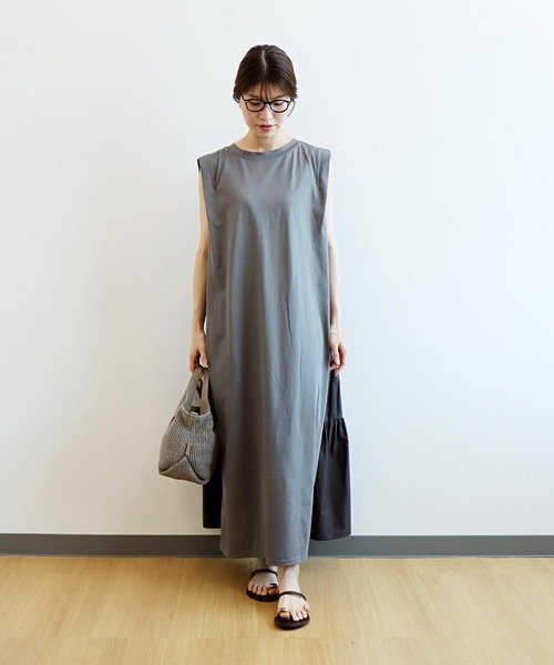 Jines(ジネス)の「シルケット天竺バックティアードワンピース(ワンピース・レディース・ブラック/ブラウン/ブルー・38)」の2枚目の写真