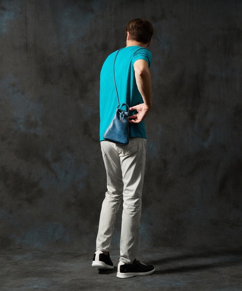 HIDEAWAYS NICOLE(ハイダウェイニコル)の「ティアドロップ2WAYミニショルダーバッグ(ショルダーバッグ・メンズ・ライトベージュ/ブラック/ブルー・FREE)」の6枚目の写真