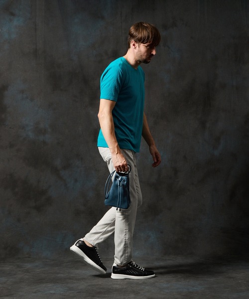 HIDEAWAYS NICOLE(ハイダウェイニコル)の「ティアドロップ2WAYミニショルダーバッグ(ショルダーバッグ・メンズ・ライトベージュ/ブラック/ブルー・FREE)」の7枚目の写真