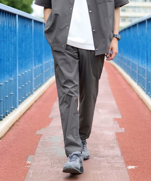 coen（コーエン）の「ハイカーテックライトウェイトテーパードパンツ【洗濯機洗い可・２WAYストレッチ・防シワ】（その他パンツ・メンズ・ブラック/ダークグレー/ブラウン・S/M/L/XL）」の10枚目の写真