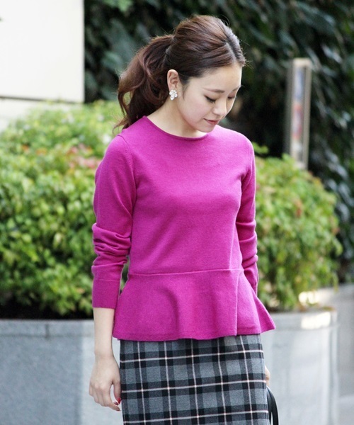 La TOTALITE(ラトータリテ)の「セミソモウ ペプラムプルオーバー◆(ニット/セーター・レディース・ブラック/ホワイト/パープル・FREE)」の3枚目の写真