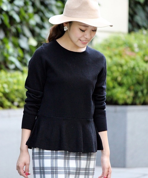 La TOTALITE(ラトータリテ)の「セミソモウ ペプラムプルオーバー◆(ニット/セーター・レディース・ブラック/ホワイト/パープル・FREE)」の2枚目の写真