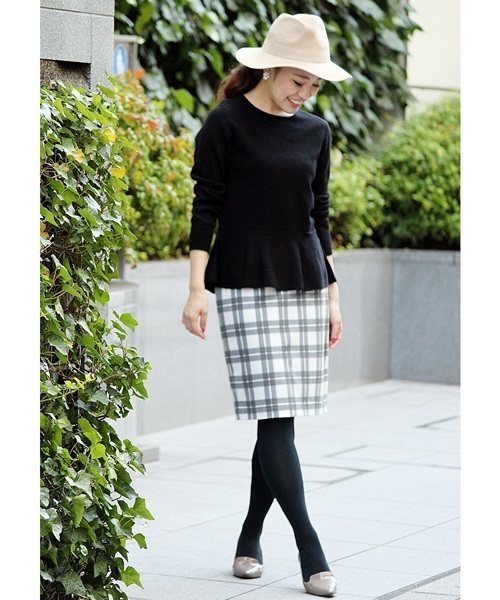 La TOTALITE(ラトータリテ)の「セミソモウ ペプラムプルオーバー◆(ニット/セーター・レディース・ブラック/ホワイト/パープル・FREE)」の14枚目の写真