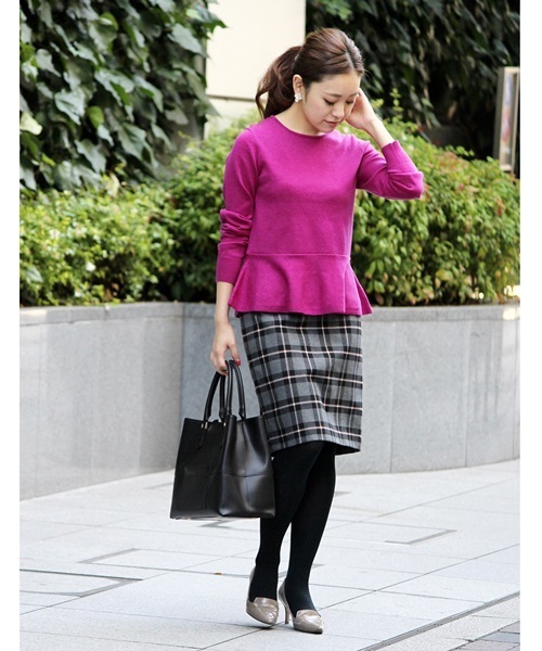 La TOTALITE(ラトータリテ)の「セミソモウ ペプラムプルオーバー◆(ニット/セーター・レディース・ブラック/ホワイト/パープル・FREE)」の16枚目の写真