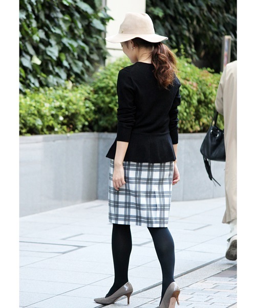 La TOTALITE(ラトータリテ)の「セミソモウ ペプラムプルオーバー◆(ニット/セーター・レディース・ブラック/ホワイト/パープル・FREE)」の15枚目の写真