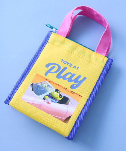 Disney(ディズニー)の「〈DISNEY/ディズニー〉 Toy Story トイストーリー LUNCH BAG/ランチバッグ SS SERIES MOVIE(ランチョンマット/テーブルウェア・レディース・イエロー・ONE SIZE)」の1枚目の写真