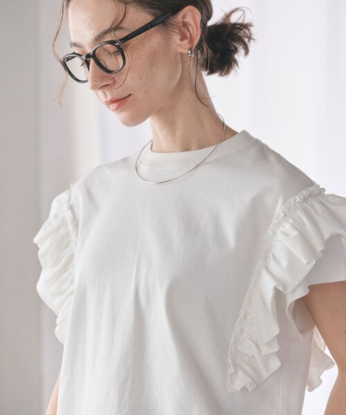 BEAUTY&YOUTH UNITED ARROWS(ビューティーアンドユースユナイテッドアローズ)の「コットンフリル ショートスリーブカットソー(Tシャツ/カットソー・レディース・ダークグレー/ホワイト/ダークブラウン・FREE)」の6枚目の写真