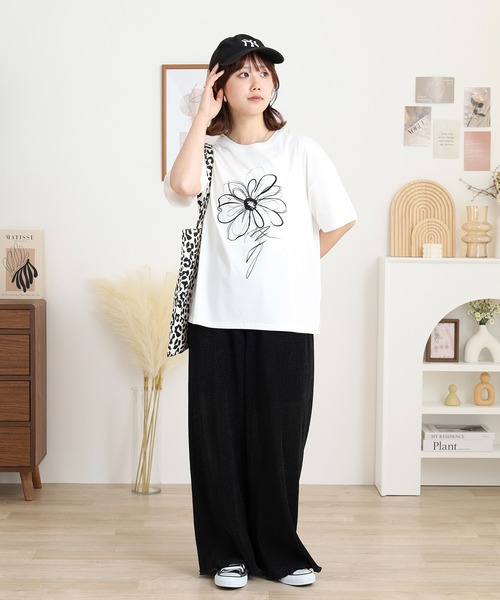 BRODIAEA(ブローディア)の「BRODIAEA フラワー刺繍×プリント半袖Tシャツ(Tシャツ/カットソー・レディース・ブラック/オフホワイト/グレー/レンガ・40)」の8枚目の写真