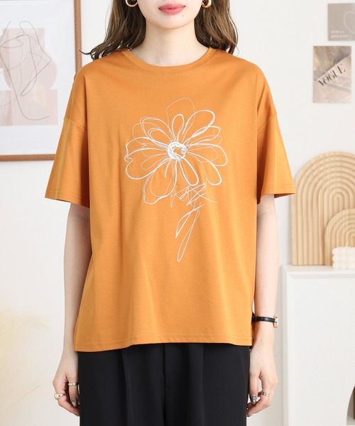 BRODIAEA(ブローディア)の「BRODIAEA フラワー刺繍×プリント半袖Tシャツ(Tシャツ/カットソー・レディース・ブラック/オフホワイト/グレー/レンガ・40)」の21枚目の写真