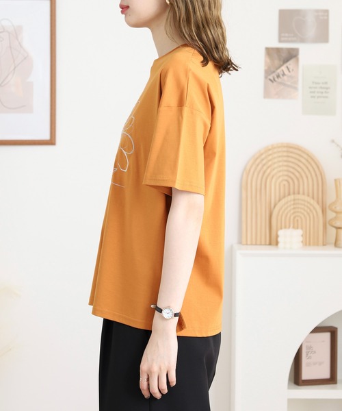 BRODIAEA(ブローディア)の「BRODIAEA フラワー刺繍×プリント半袖Tシャツ(Tシャツ/カットソー・レディース・ブラック/オフホワイト/グレー/レンガ・40)」の22枚目の写真