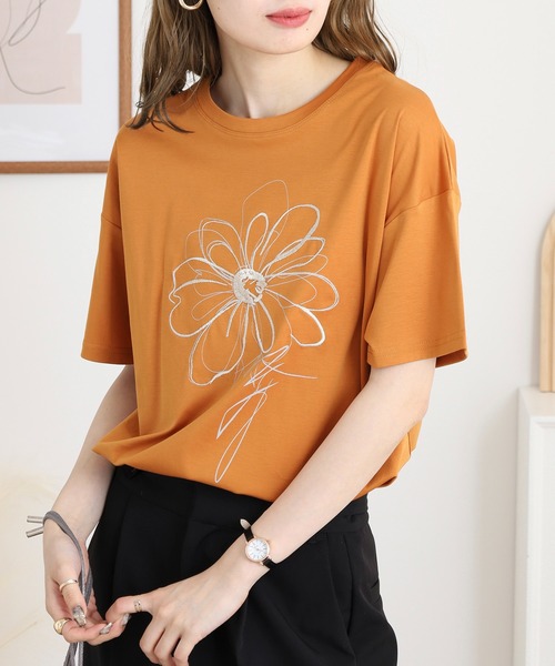 BRODIAEA(ブローディア)の「BRODIAEA フラワー刺繍×プリント半袖Tシャツ(Tシャツ/カットソー・レディース・ブラック/オフホワイト/グレー/レンガ・40)」の17枚目の写真
