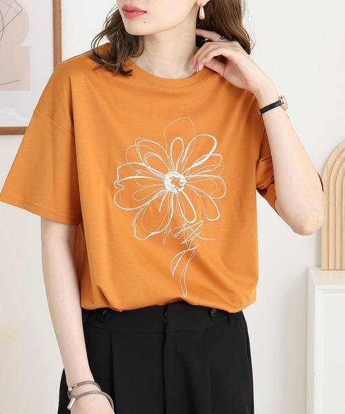 BRODIAEA(ブローディア)の「BRODIAEA フラワー刺繍×プリント半袖Tシャツ(Tシャツ/カットソー・レディース・ブラック/オフホワイト/グレー/レンガ・40)」の18枚目の写真