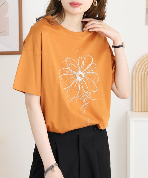 BRODIAEA(ブローディア)の「BRODIAEA フラワー刺繍×プリント半袖Tシャツ(Tシャツ/カットソー・レディース・ブラック/オフホワイト/グレー/レンガ・40)」の19枚目の写真