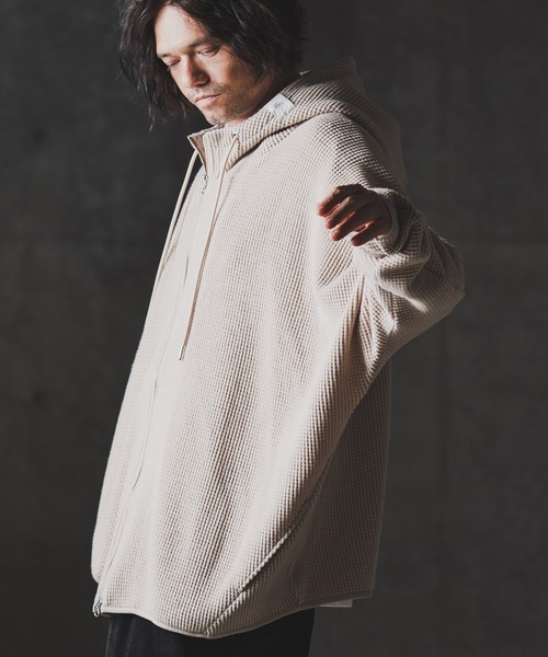GLIMCLAP(グリムクラップ)の「mpa3856-Zip-up hoodie-Soft brushed waffle fabric- ジップアップパーカー(パーカー・メンズ・キナリ/ダークベージュ/ブラック・S/M/L)」の2枚目の写真