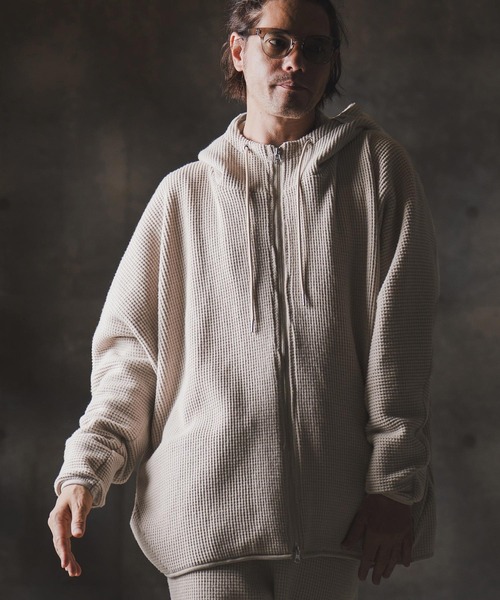 GLIMCLAP(グリムクラップ)の「mpa3856-Zip-up hoodie-Soft brushed waffle fabric- ジップアップパーカー(パーカー・メンズ・キナリ/ダークベージュ/ブラック・S/M/L)」の4枚目の写真