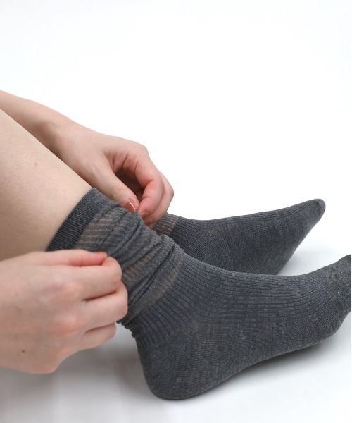 Vini(ヴィニ)の「シアー ニット ロング ソックス(ソックス/靴下・レディース・グレー/ブラック/ホワイト・FREE)」の3枚目の写真