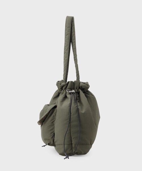 INDIVI（インディヴィ）の「新色登場！【超軽量】フロントポケットバッグ（トートバッグ・レディース・カーキ/ブラック/ダークブラウン・00）」の5枚目の写真