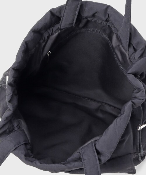 INDIVI（インディヴィ）の「新色登場！【超軽量】フロントポケットバッグ（トートバッグ・レディース・カーキ/ブラック/ダークブラウン・00）」の8枚目の写真