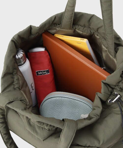 INDIVI（インディヴィ）の「新色登場！【超軽量】フロントポケットバッグ（トートバッグ・レディース・カーキ/ブラック/ダークブラウン・00）」の11枚目の写真