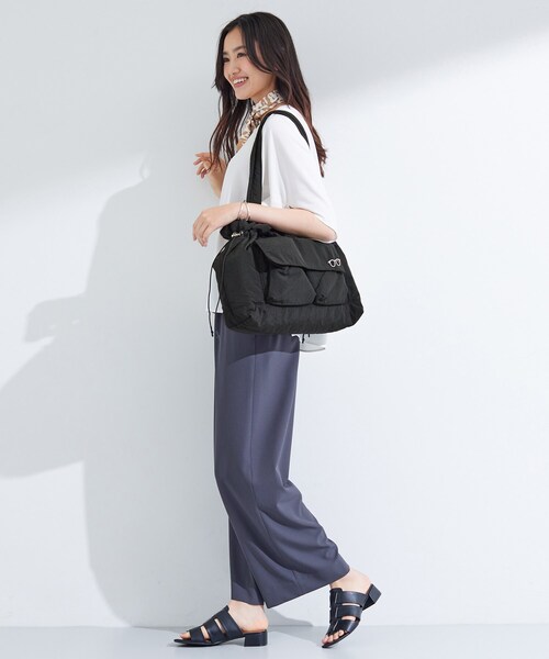 INDIVI（インディヴィ）の「新色登場！【超軽量】フロントポケットバッグ（トートバッグ・レディース・カーキ/ブラック/ダークブラウン・00）」の16枚目の写真