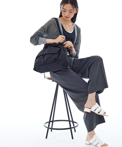 INDIVI（インディヴィ）の「新色登場！【超軽量】フロントポケットバッグ（トートバッグ・レディース・カーキ/ブラック/ダークブラウン・00）」の17枚目の写真