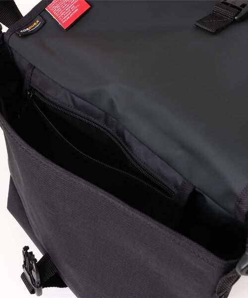 Manhattan Portage(マンハッタンポーテージ)の「Manhattan Portage/マンハッタンポーテージ ショルダーバッグ "TM paint コラボーレーション" NYLON MESSENGER BAG JR(SM) BP W/DIV LVL TMP MP1605JRBPTMP(ショルダーバッグ・メンズ・ブラック×イエロー・FREE)」の20枚目の写真
