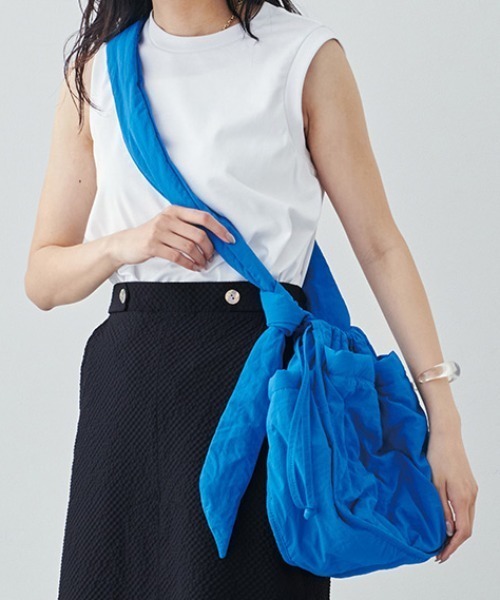 MEDE19F(メデジュウキュウ)の「BRAND NEW MIX STYLE 旅のおともに最適! 持ち手が2ーWAYの撥水バッグ(ショルダーバッグ・レディース・ブルー/パープル/ホワイト・ONE SIZE)」の2枚目の写真