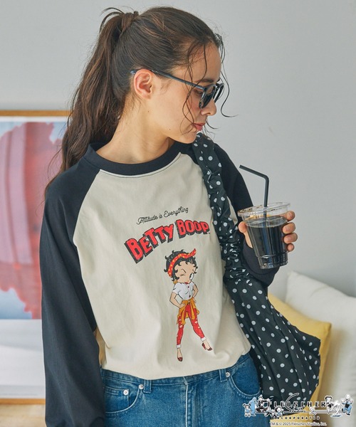 BETTY BOOP（ベティ・ブープ）の「【BettyBoop(TM)】ベティー ブープ(TM) 別注  ヴィンテージプリント オーバーサイズ ラグラン長袖Tシャツ（Tシャツ/カットソー・レディース・ブラック/ネイビー・FREE）」の6枚目の写真
