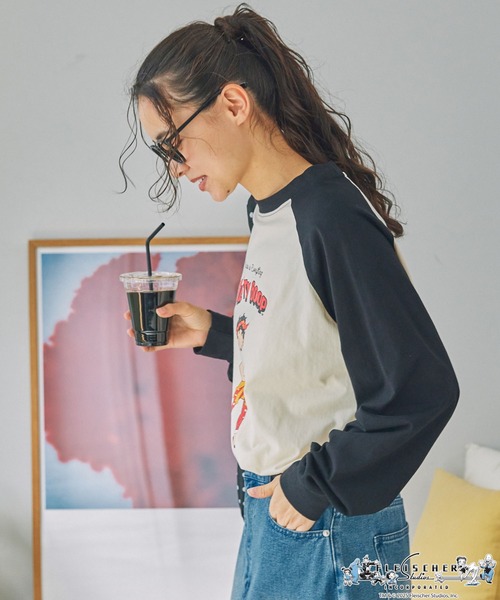 BETTY BOOP（ベティ・ブープ）の「【BettyBoop(TM)】ベティー ブープ(TM) 別注  ヴィンテージプリント オーバーサイズ ラグラン長袖Tシャツ（Tシャツ/カットソー・レディース・ブラック/ネイビー・FREE）」の9枚目の写真