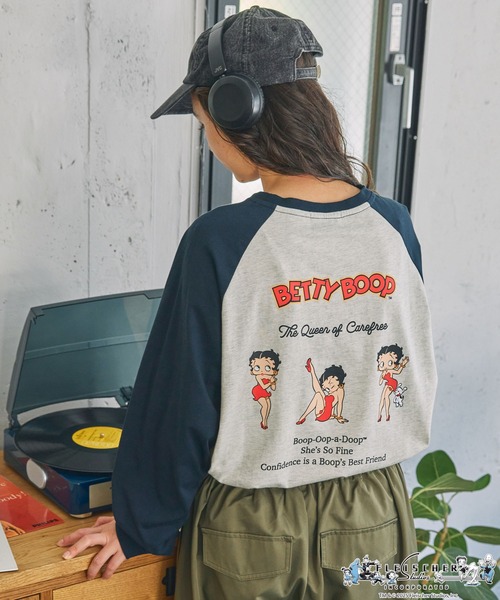 BETTY BOOP（ベティ・ブープ）の「【BettyBoop(TM)】ベティー ブープ(TM) 別注  ヴィンテージプリント オーバーサイズ ラグラン長袖Tシャツ（Tシャツ/カットソー・レディース・ブラック/ネイビー・FREE）」の15枚目の写真